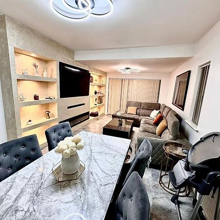 Deluxe Spacious King Size Room Hornchurch ภายนอก รูปภาพ
