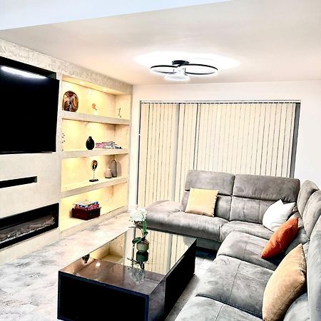 Deluxe Spacious King Size Room Hornchurch ภายนอก รูปภาพ
