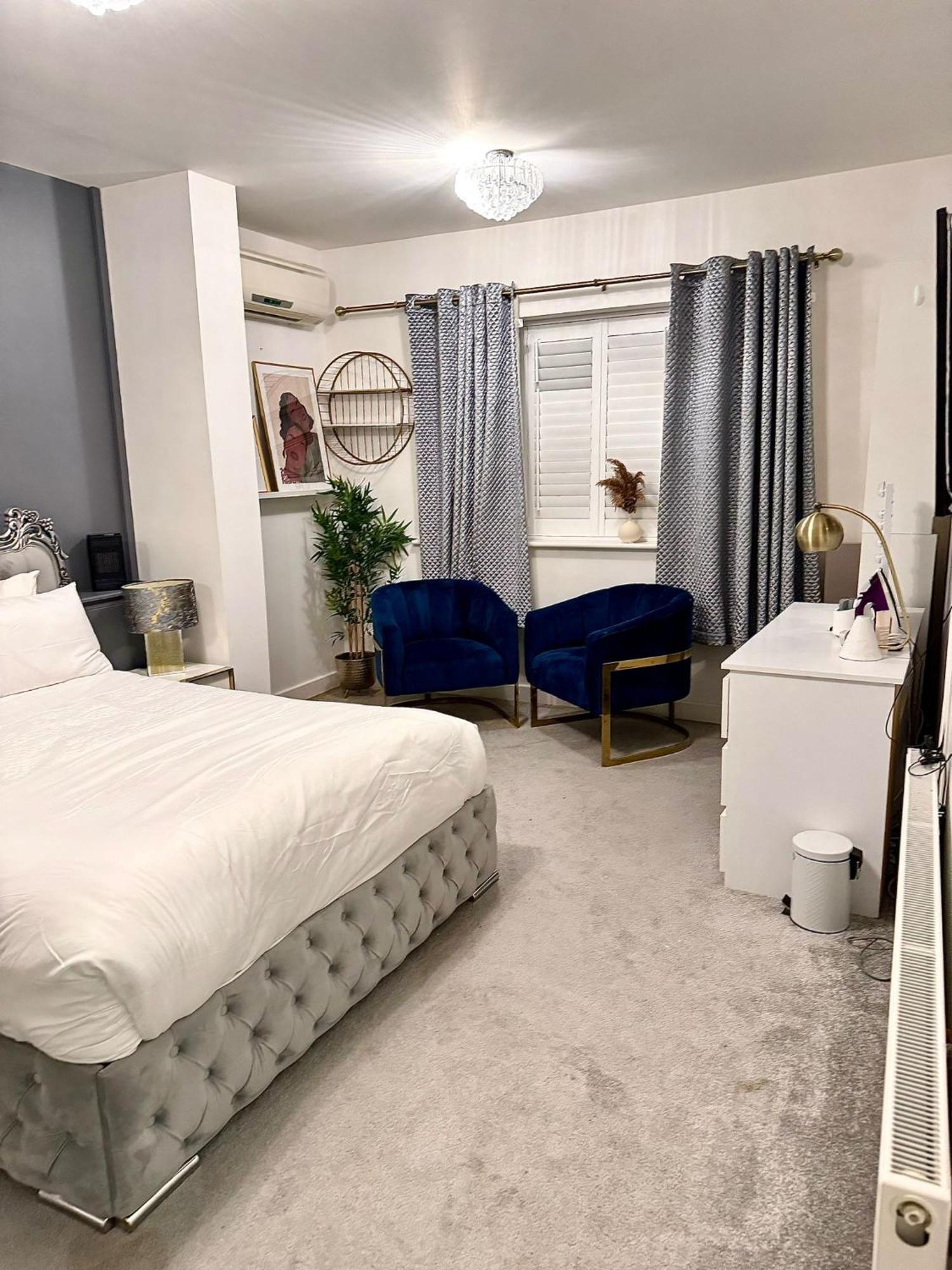 Deluxe Spacious King Size Room Hornchurch ภายนอก รูปภาพ