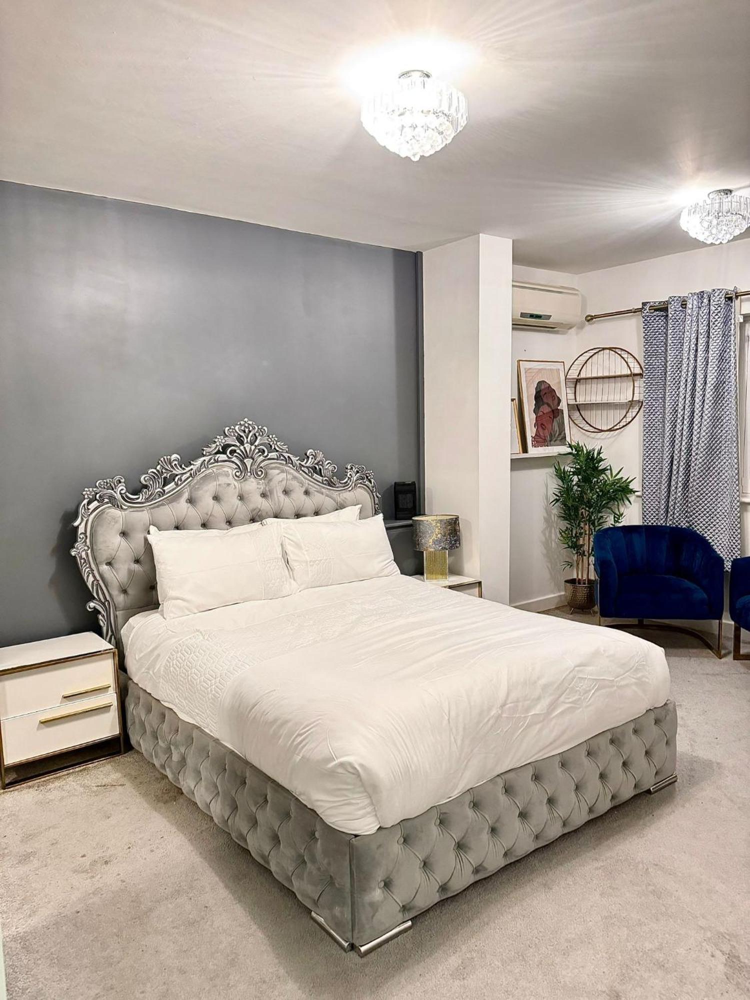 Deluxe Spacious King Size Room Hornchurch ภายนอก รูปภาพ