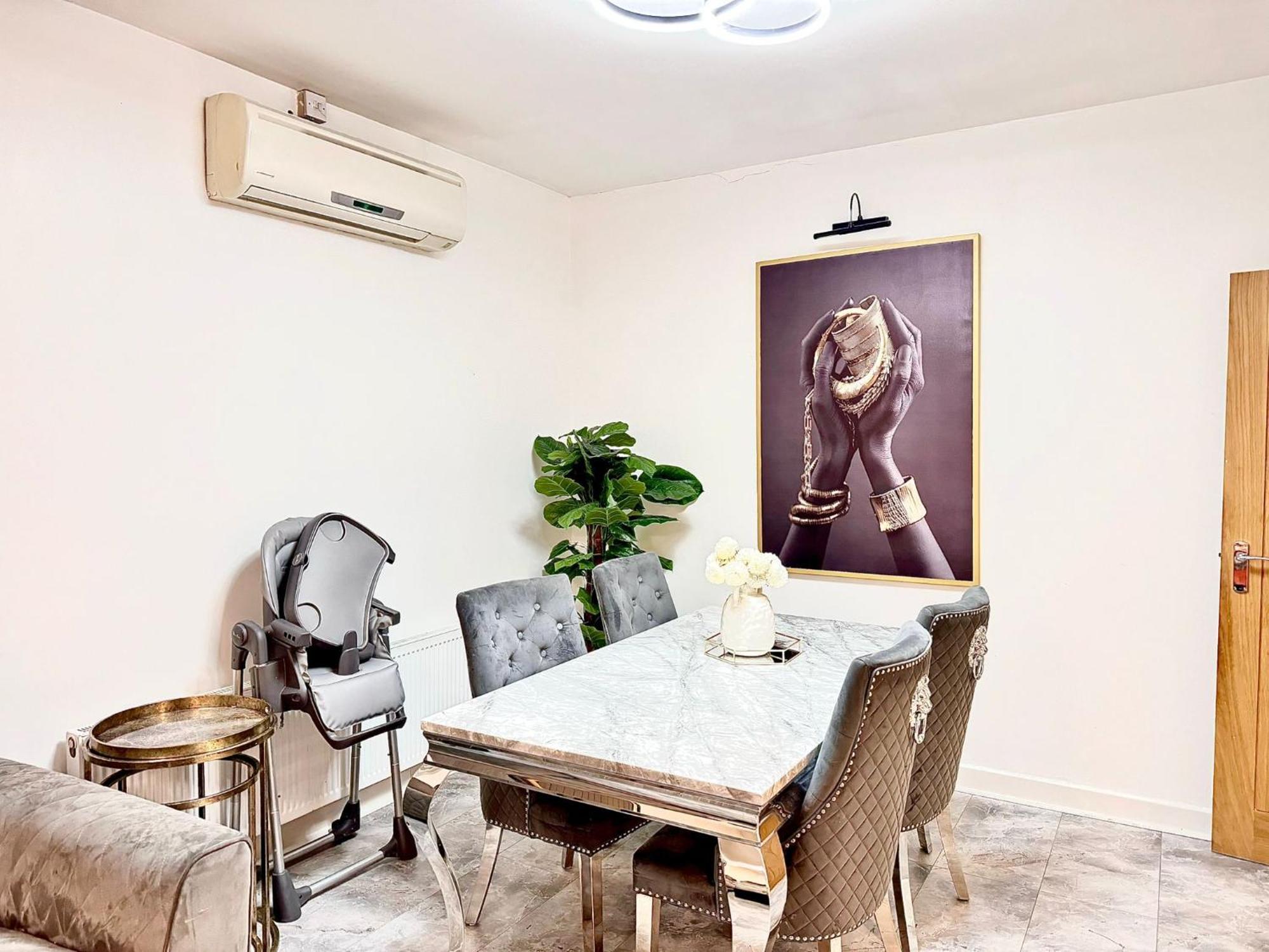 Deluxe Spacious King Size Room Hornchurch ภายนอก รูปภาพ