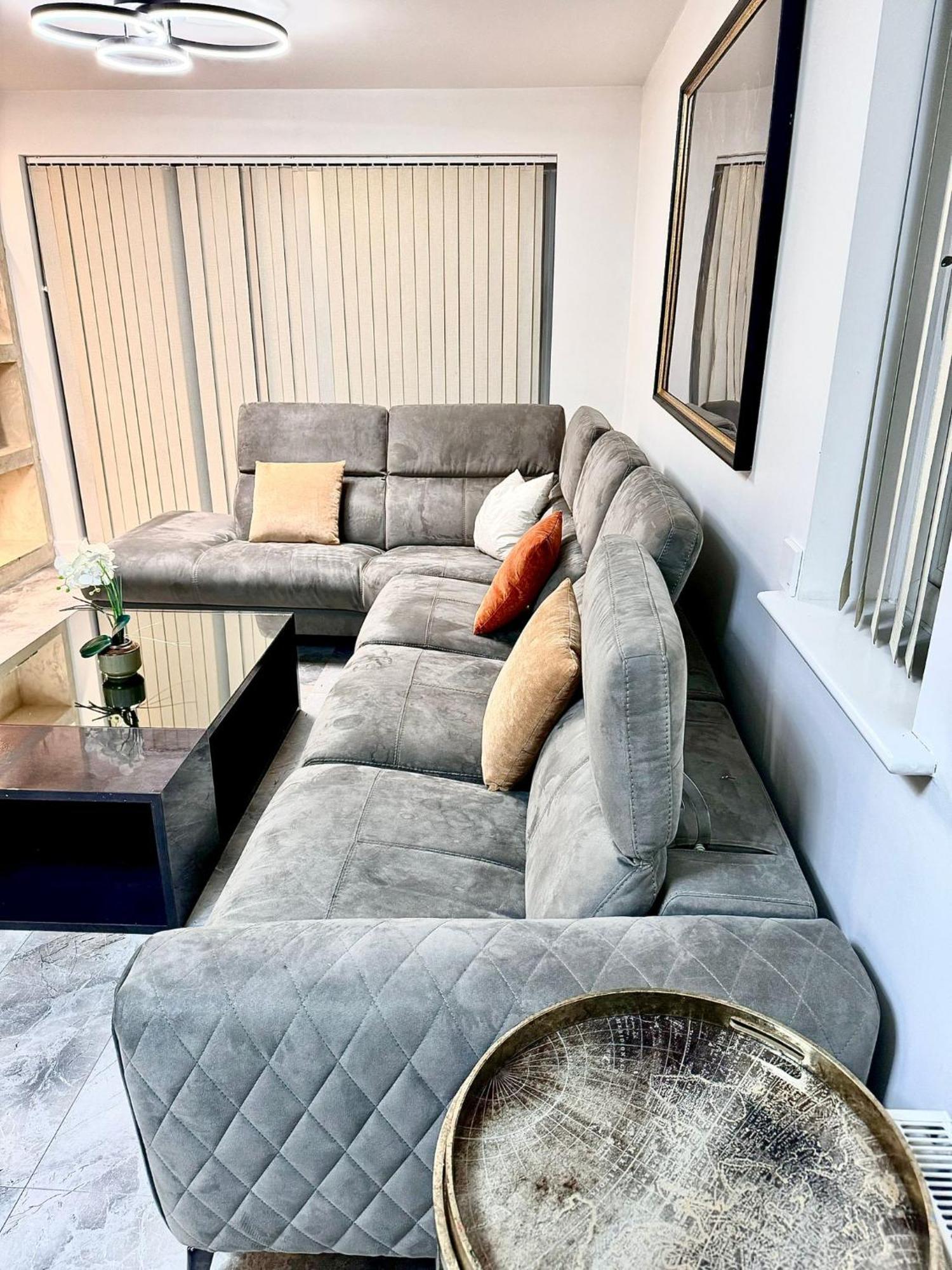 Deluxe Spacious King Size Room Hornchurch ภายนอก รูปภาพ