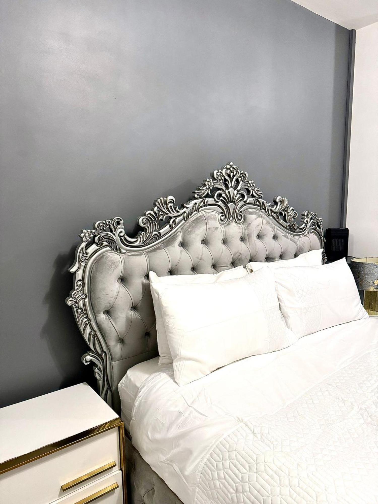 Deluxe Spacious King Size Room Hornchurch ภายนอก รูปภาพ